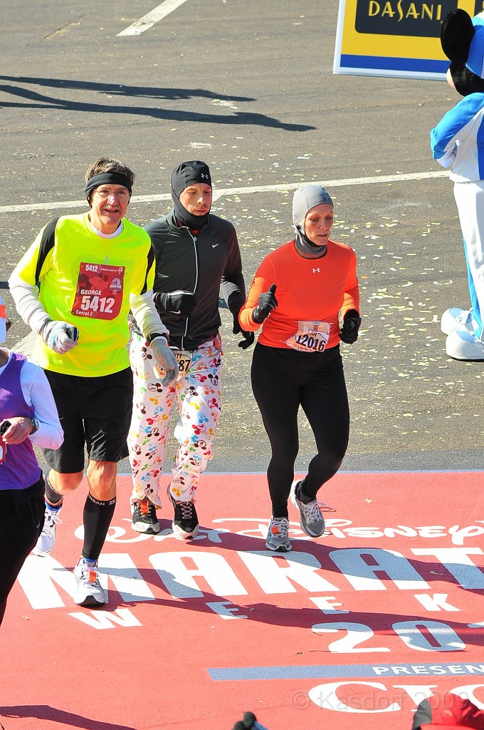 Disney 2010 D2 2140.jpg - Copyright 2009     JC Cherubini